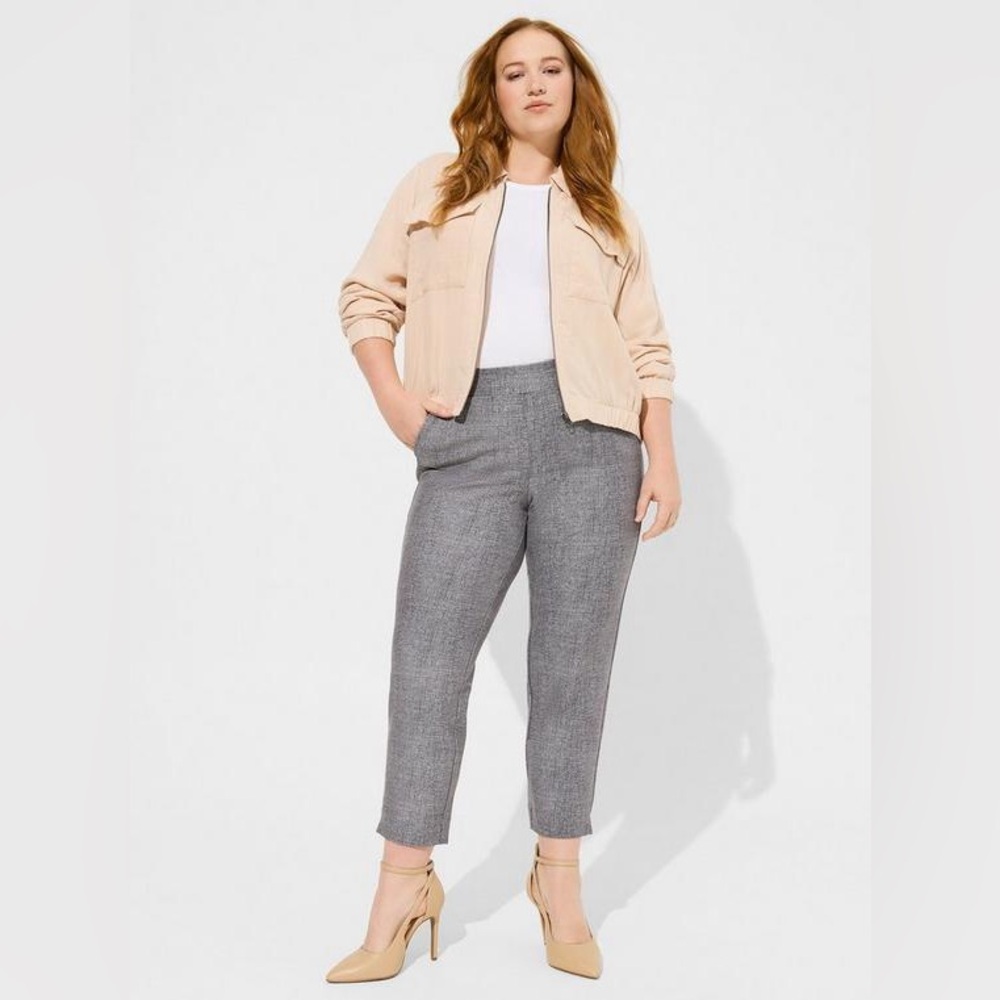 NWT Torrid Studio Luxe Ponte Pull-On Relaxed Trousers (size 4 extra short)